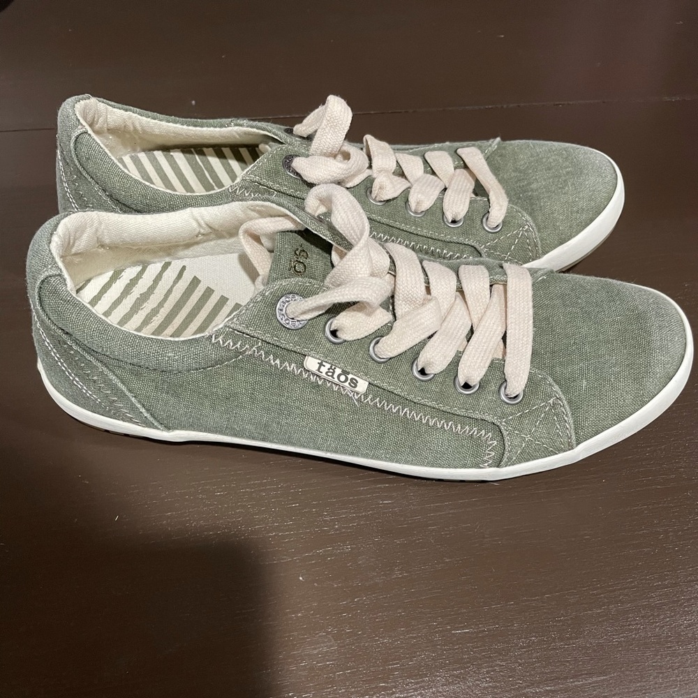 Taos Sneakers